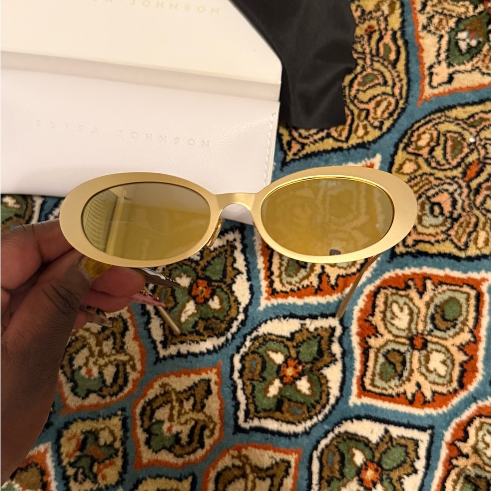 SOLD OUT EVERYWHERE - Elisa Johnson Lyric Leigh sunglasses in Gold Mirror - Picture 7 of 8
